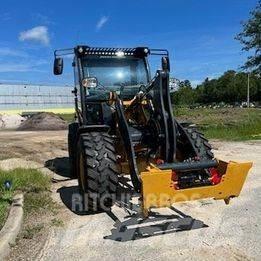 John Deere 204 G Mini nakladalci