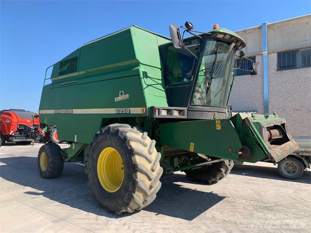 John Deere 2258 Kombajni