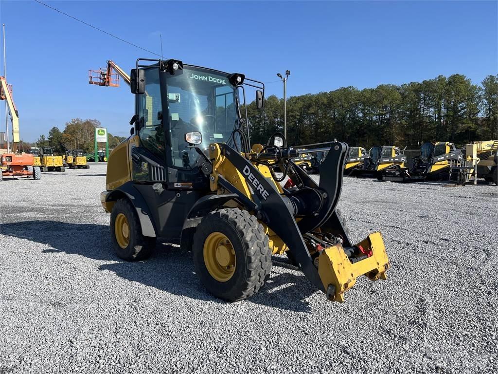 John Deere 244L Mini nakladalci