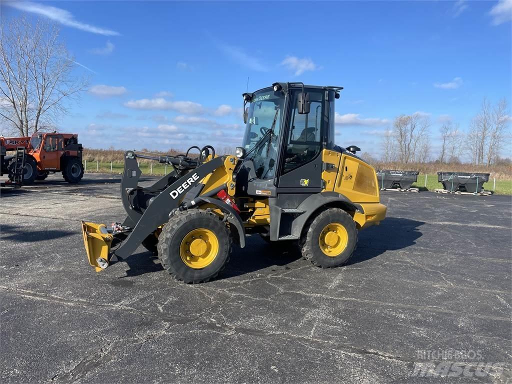 John Deere 244L Mini nakladalci