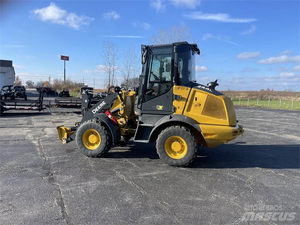 John Deere 244L Mini nakladalci