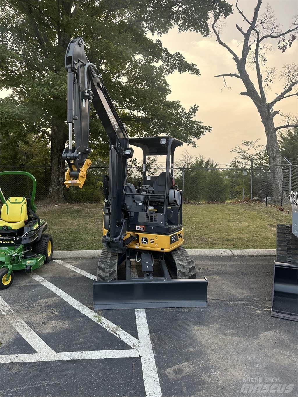 John Deere 30 P Mini bagri <7t