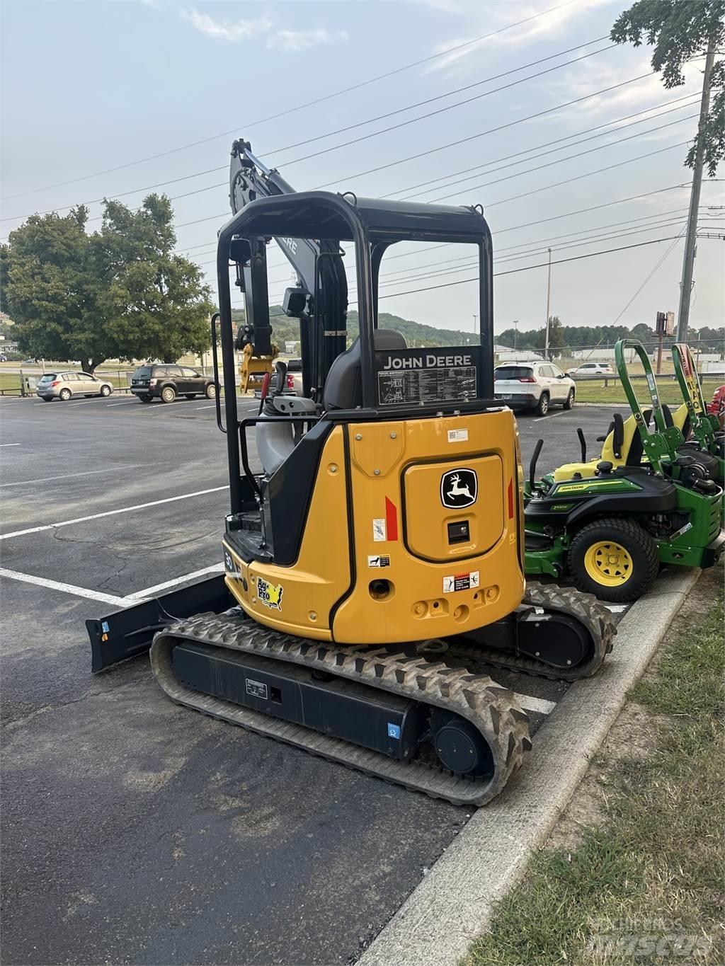 John Deere 30 P Mini bagri <7t