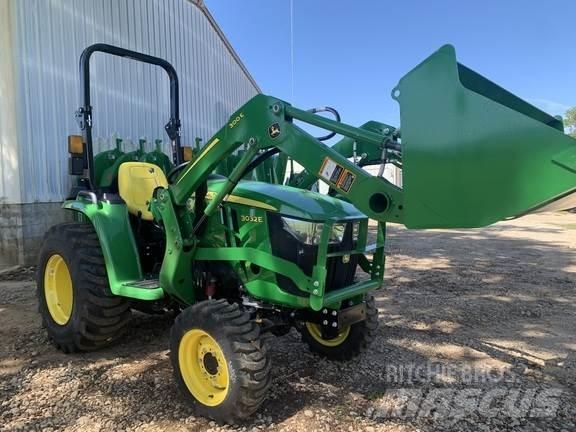 John Deere 3032E Manjši traktorji