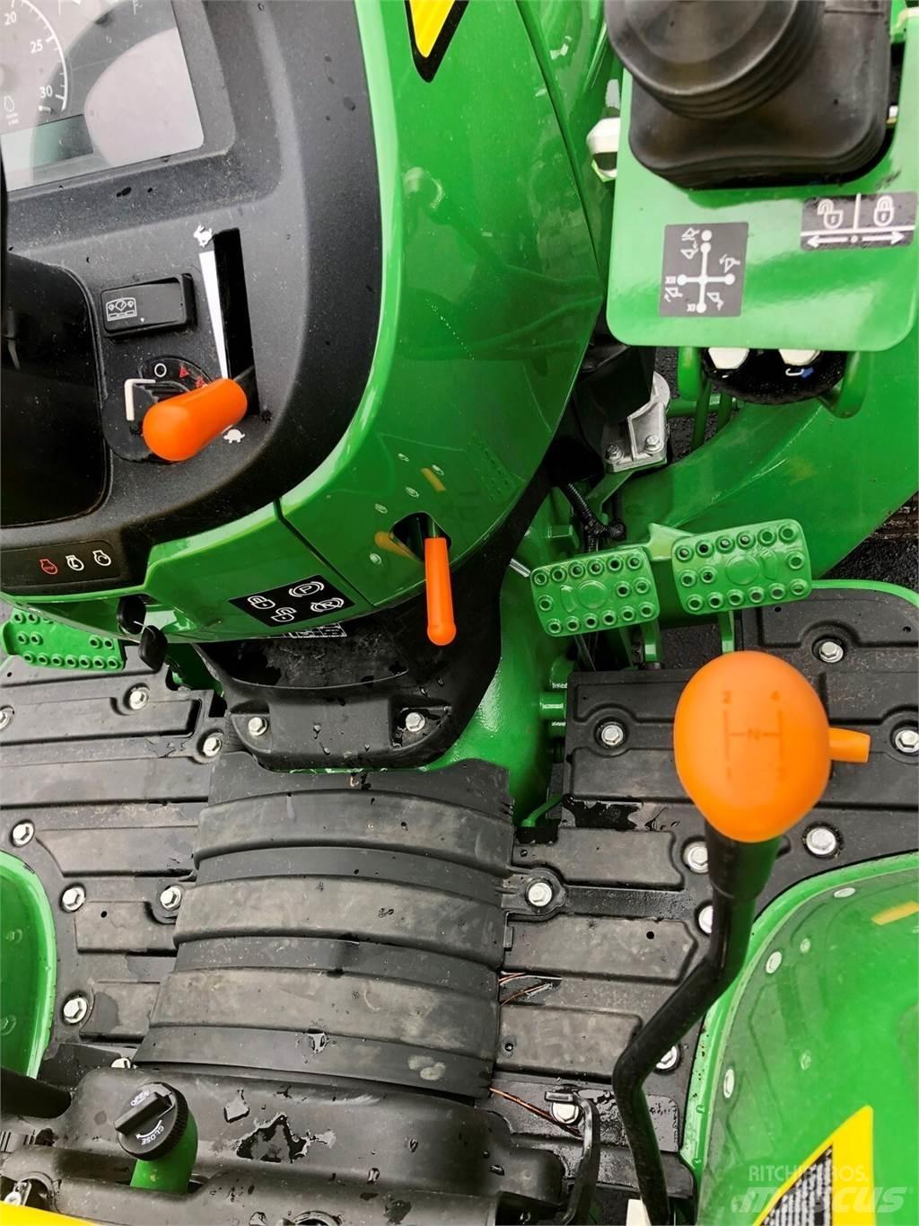 John Deere 3043D Traktorji