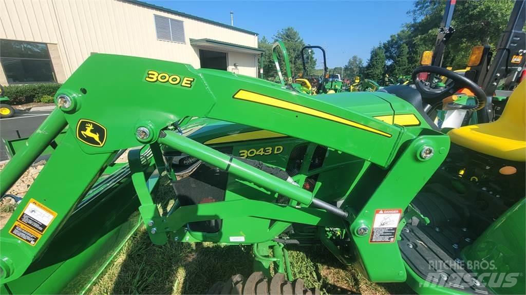 John Deere 3043D Traktorji