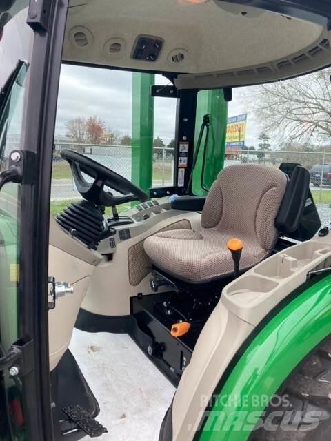 John Deere 3046R Traktorji