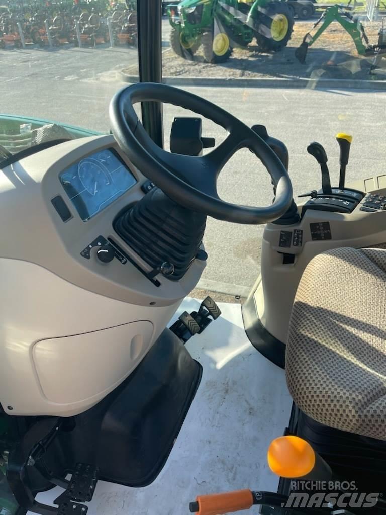John Deere 3046R Traktorji