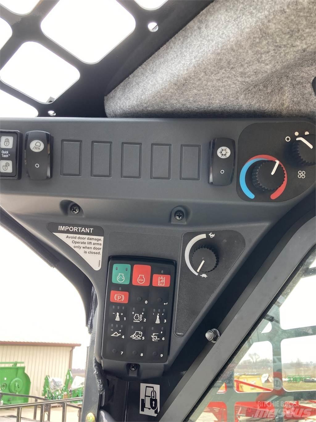 John Deere 318G Skid steer mini nakladalci
