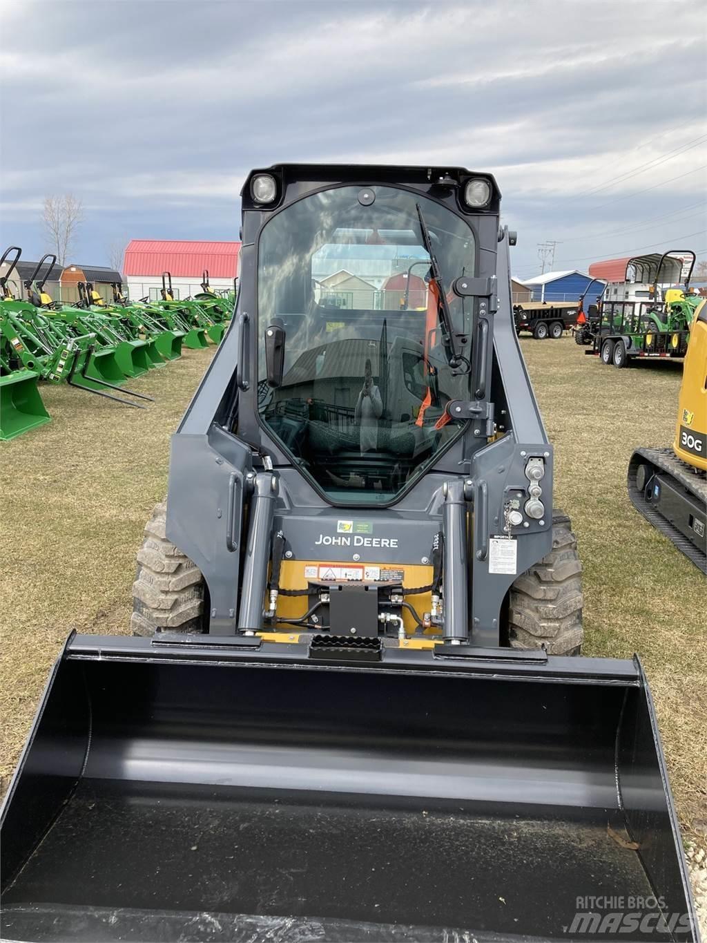 John Deere 318G Skid steer mini nakladalci