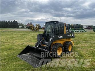 John Deere 324G Skid steer mini nakladalci