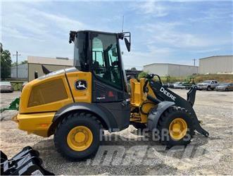 John Deere 324P Kolesni nakladalci