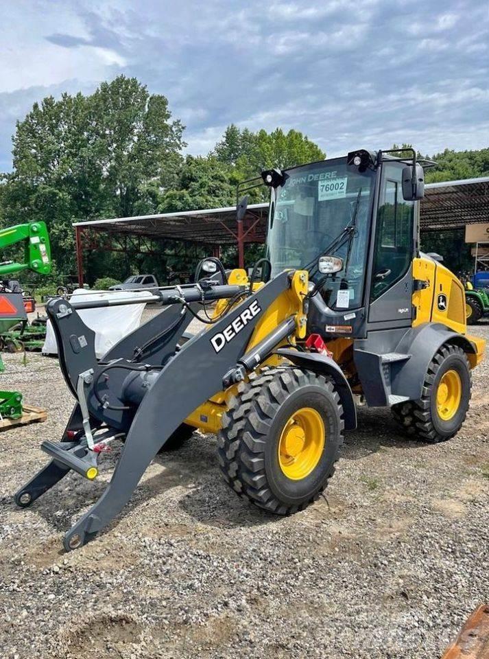 John Deere 324P Kolesni nakladalci