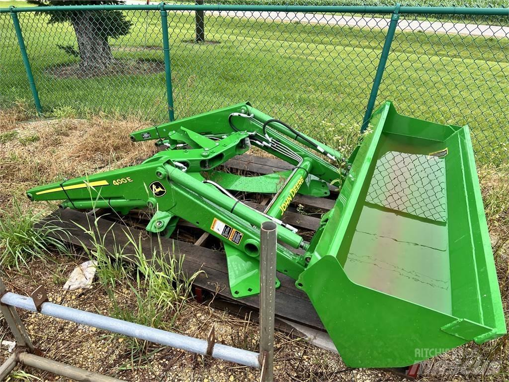 John Deere 400E Traktorji