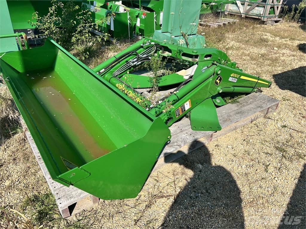 John Deere 400E Traktorji