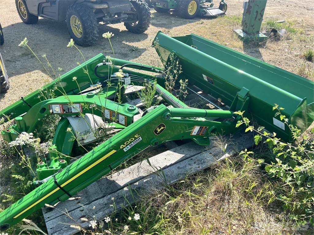 John Deere 400E Traktorji