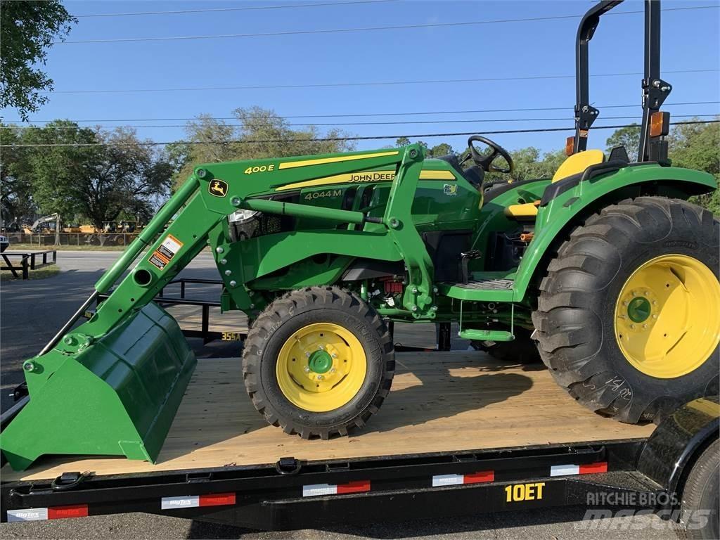 John Deere 4044M Traktorji