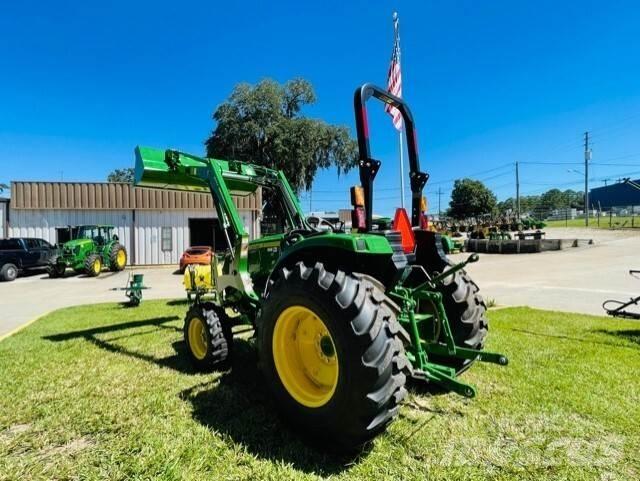 John Deere 4044M Traktorji