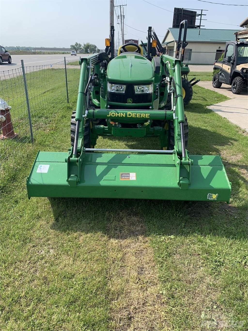 John Deere 4044M Traktorji