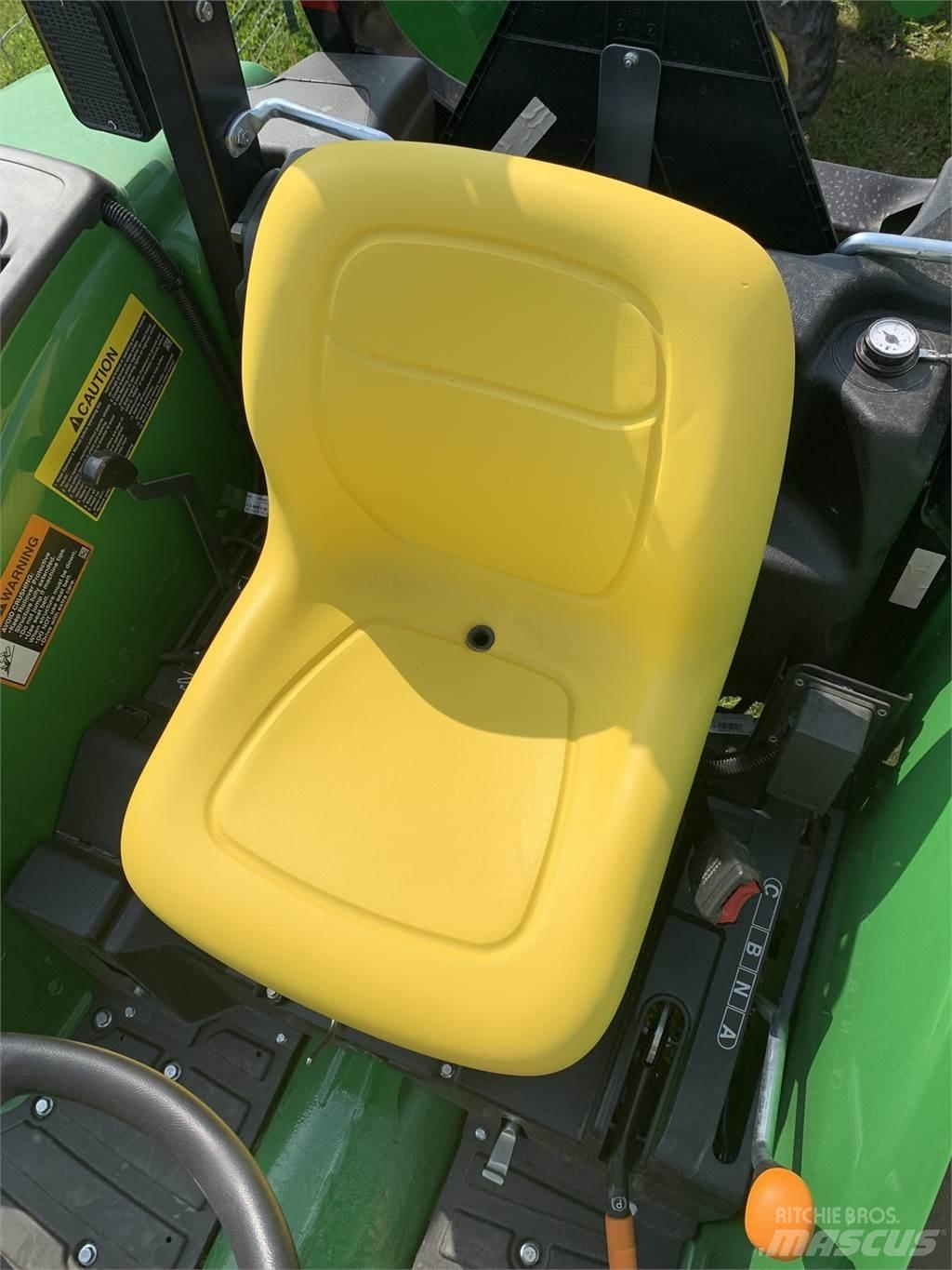 John Deere 4044M Traktorji
