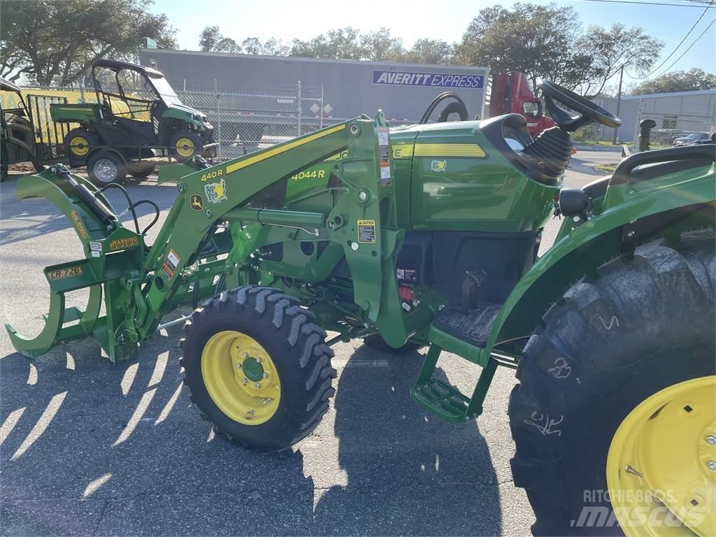 John Deere 4044R Traktorji