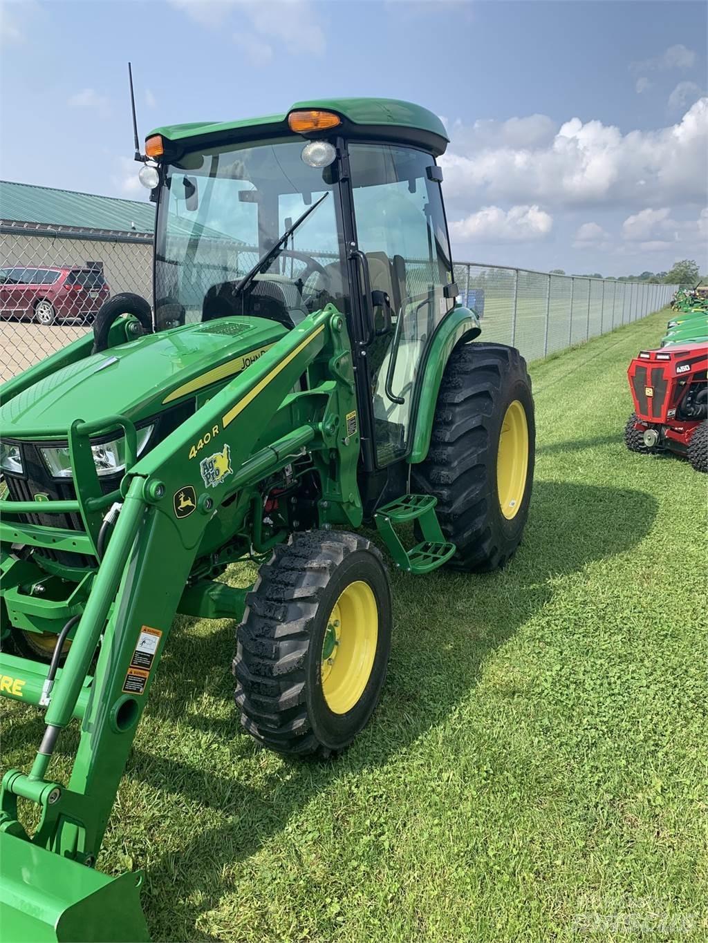 John Deere 4044R Traktorji