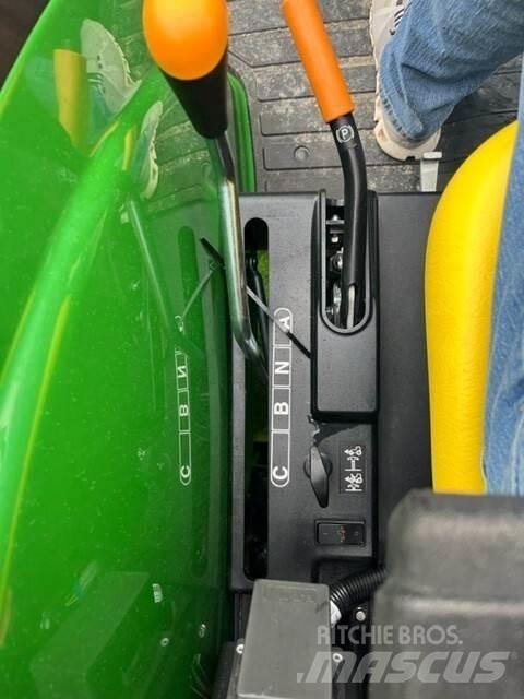 John Deere 4044R Traktorji
