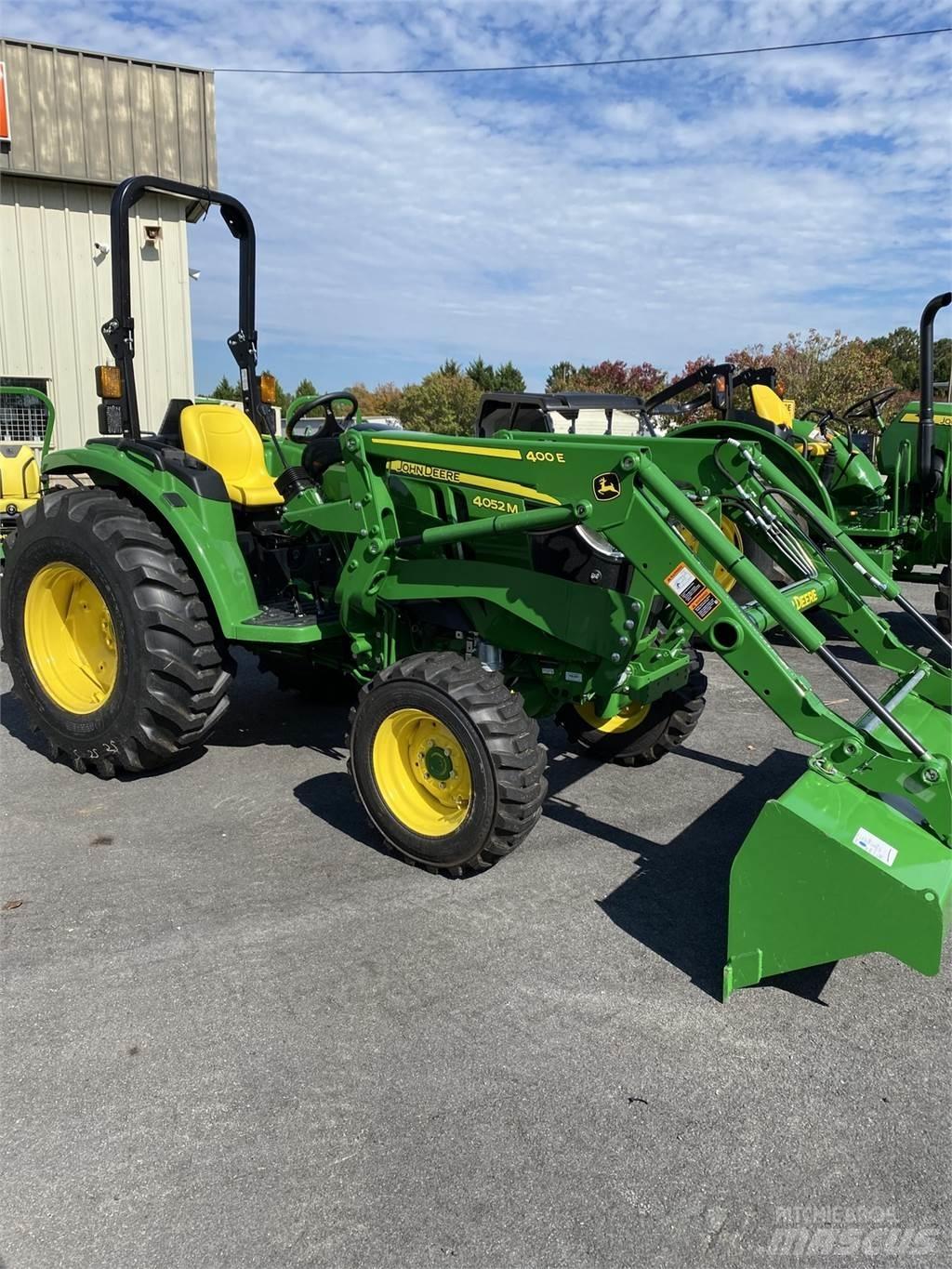 John Deere 4052M Traktorji
