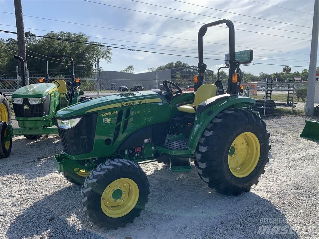 John Deere 4066M Traktorji
