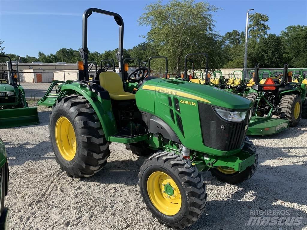 John Deere 4066M Traktorji