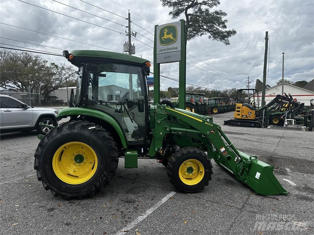 John Deere 4066R Traktorji