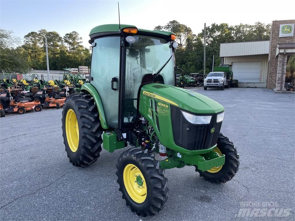 John Deere 4066R Traktorji