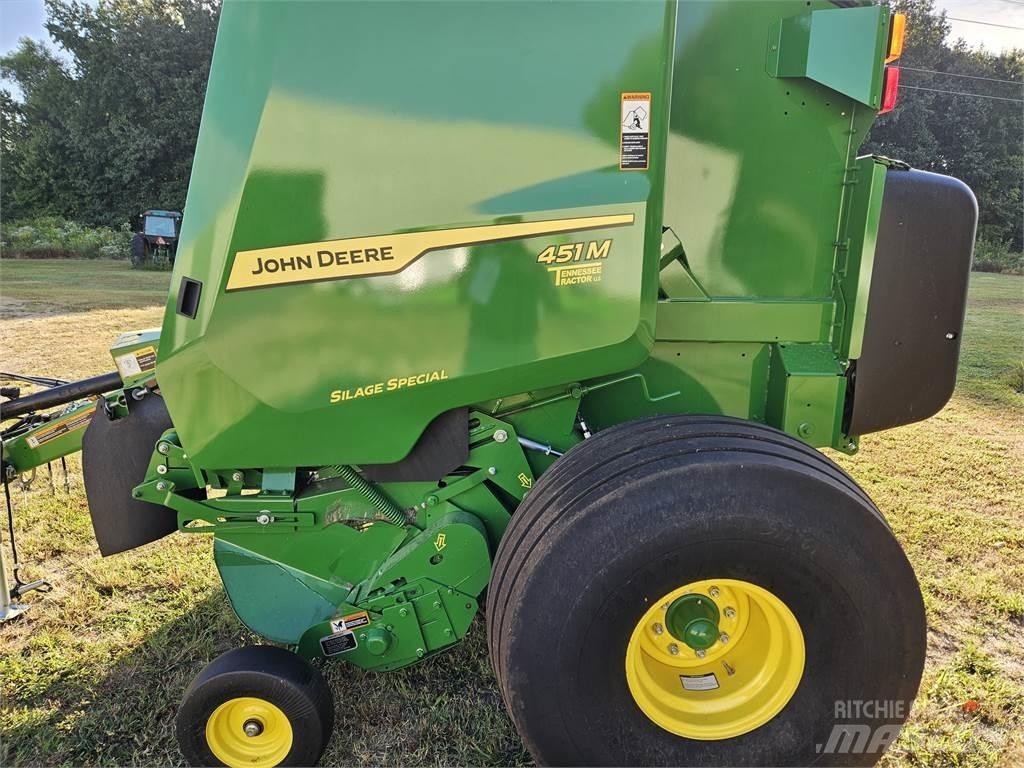 John Deere 451M Balirke (okrogle bale)