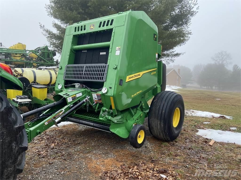 John Deere 451M Balirke (okrogle bale)
