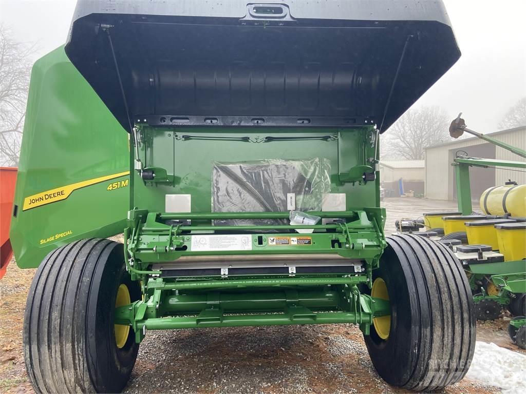 John Deere 451M Balirke (okrogle bale)