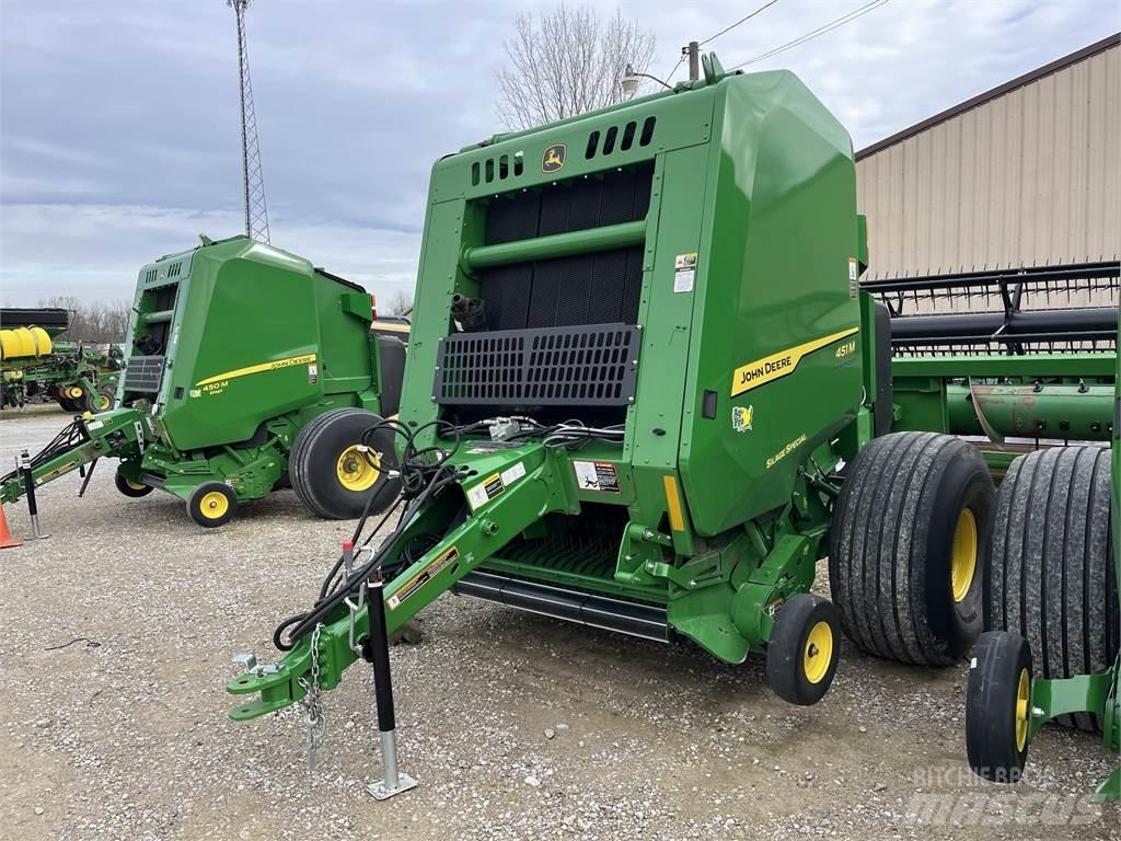 John Deere 451M Balirke (okrogle bale)