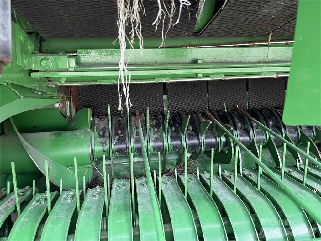 John Deere 451M Balirke (okrogle bale)