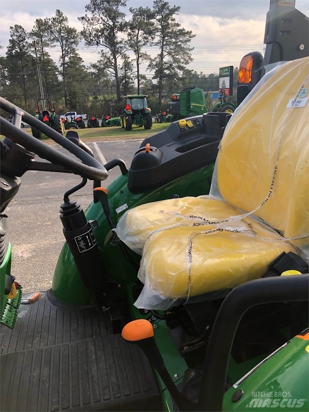 John Deere 5067E Traktorji