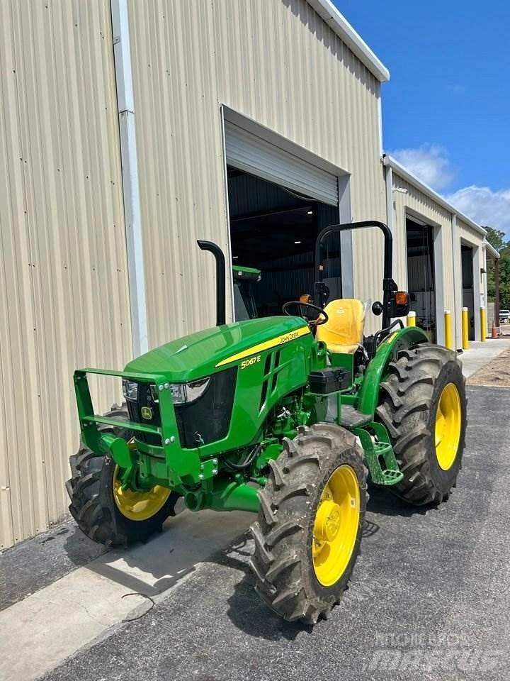 John Deere 5067E Traktorji