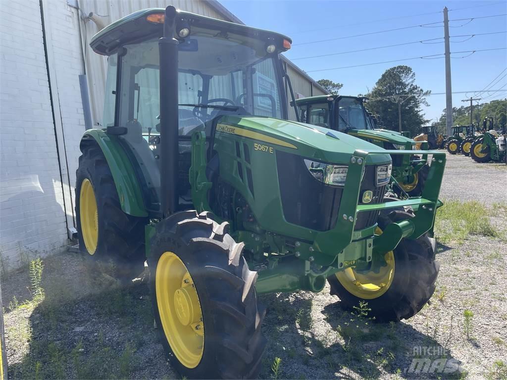 John Deere 5067E Traktorji