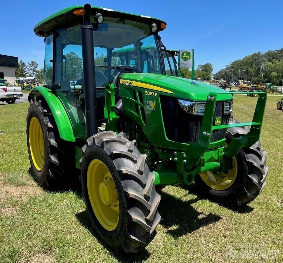 John Deere 5067E Traktorji