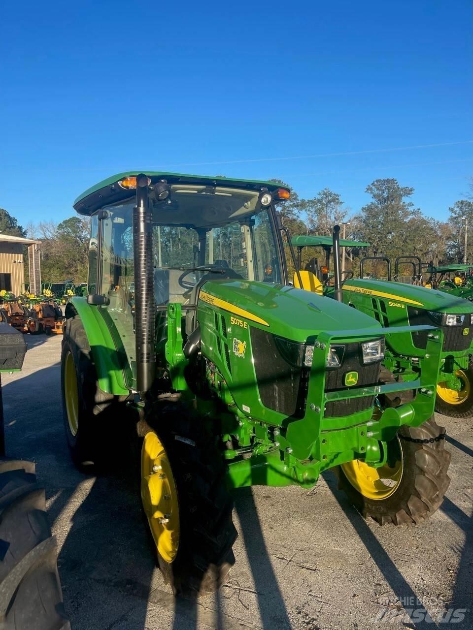 John Deere 5075E Traktorji