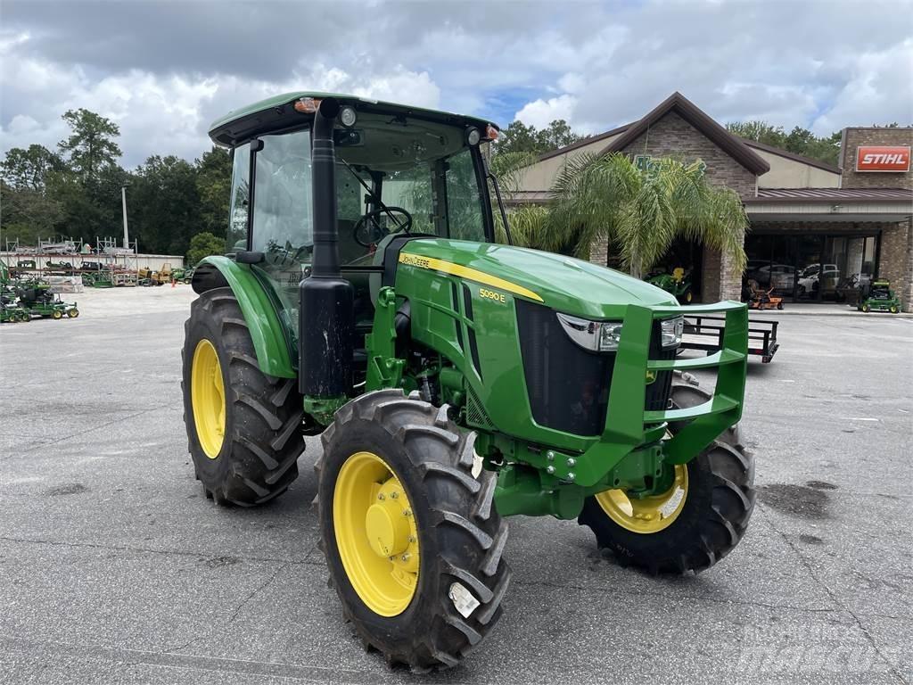 John Deere 5090E Traktorji