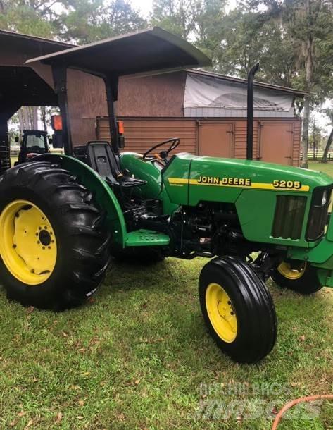 John Deere 5205 Traktorji