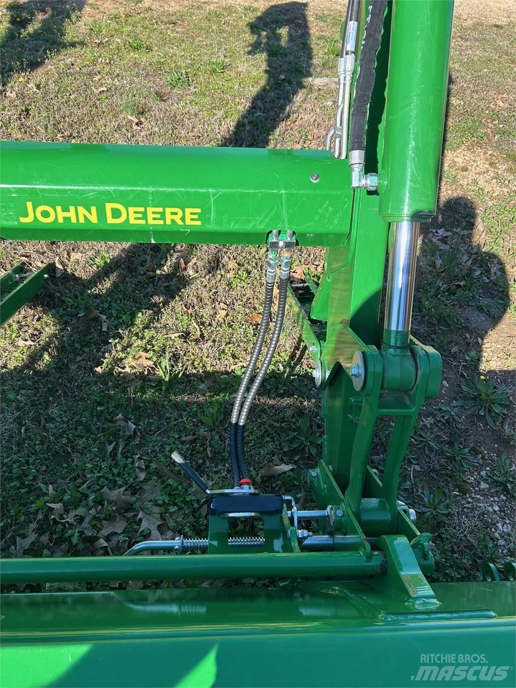 John Deere 600R Traktorji