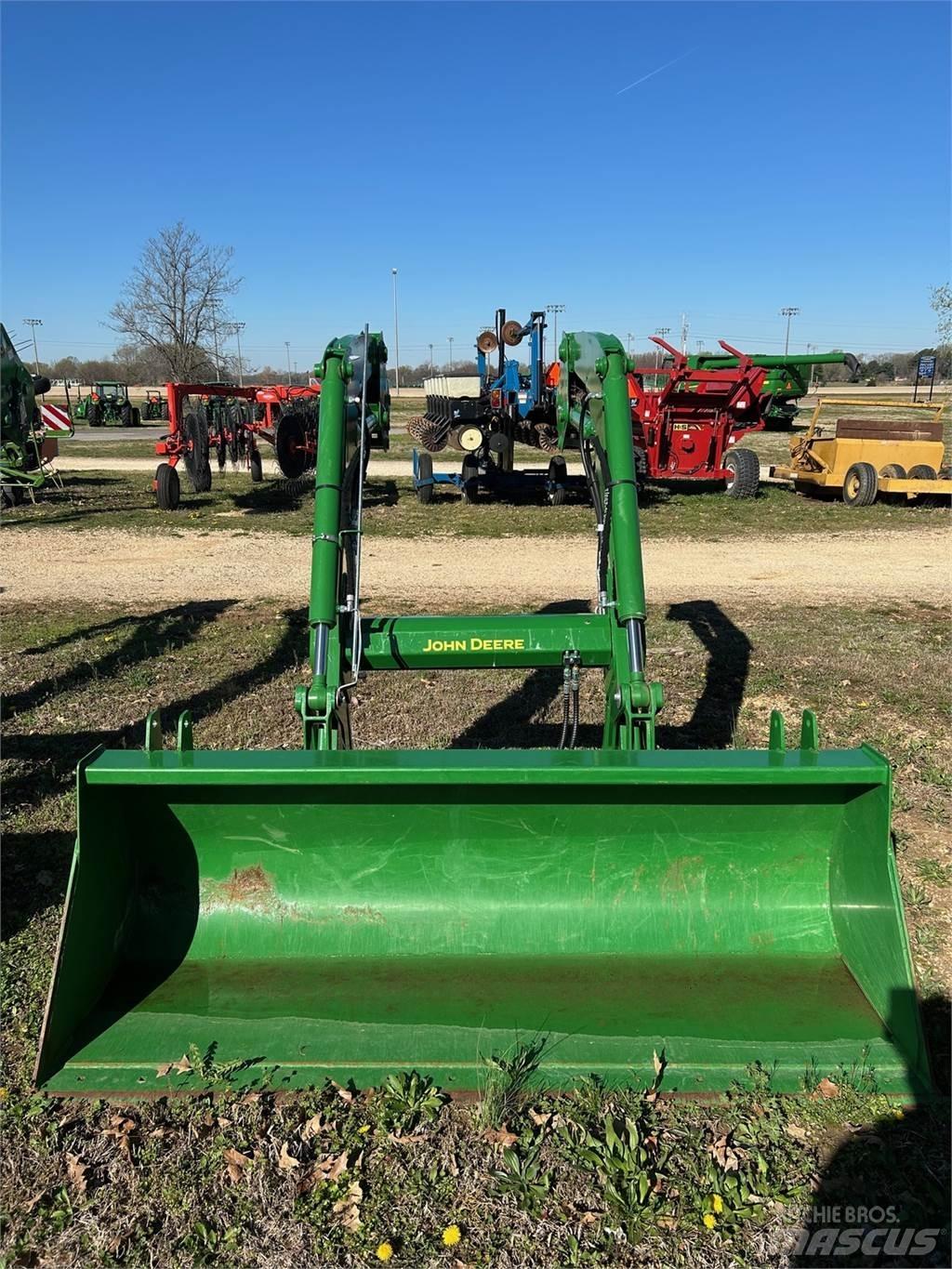 John Deere 600R Traktorji