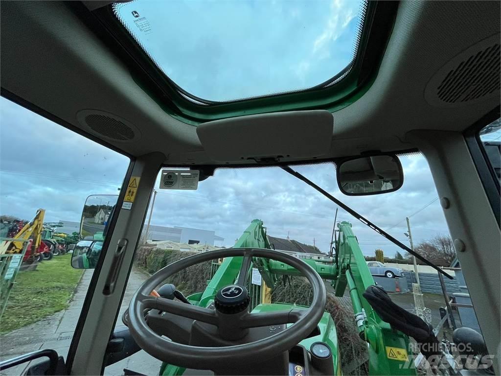 John Deere 6110M Traktorji