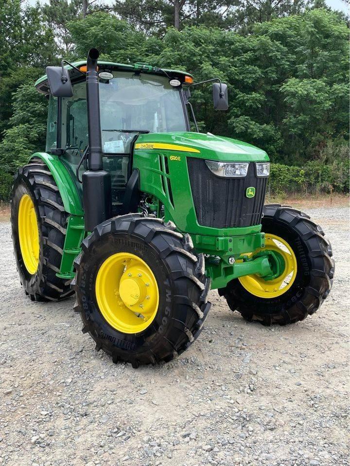 John Deere 6120E Traktorji