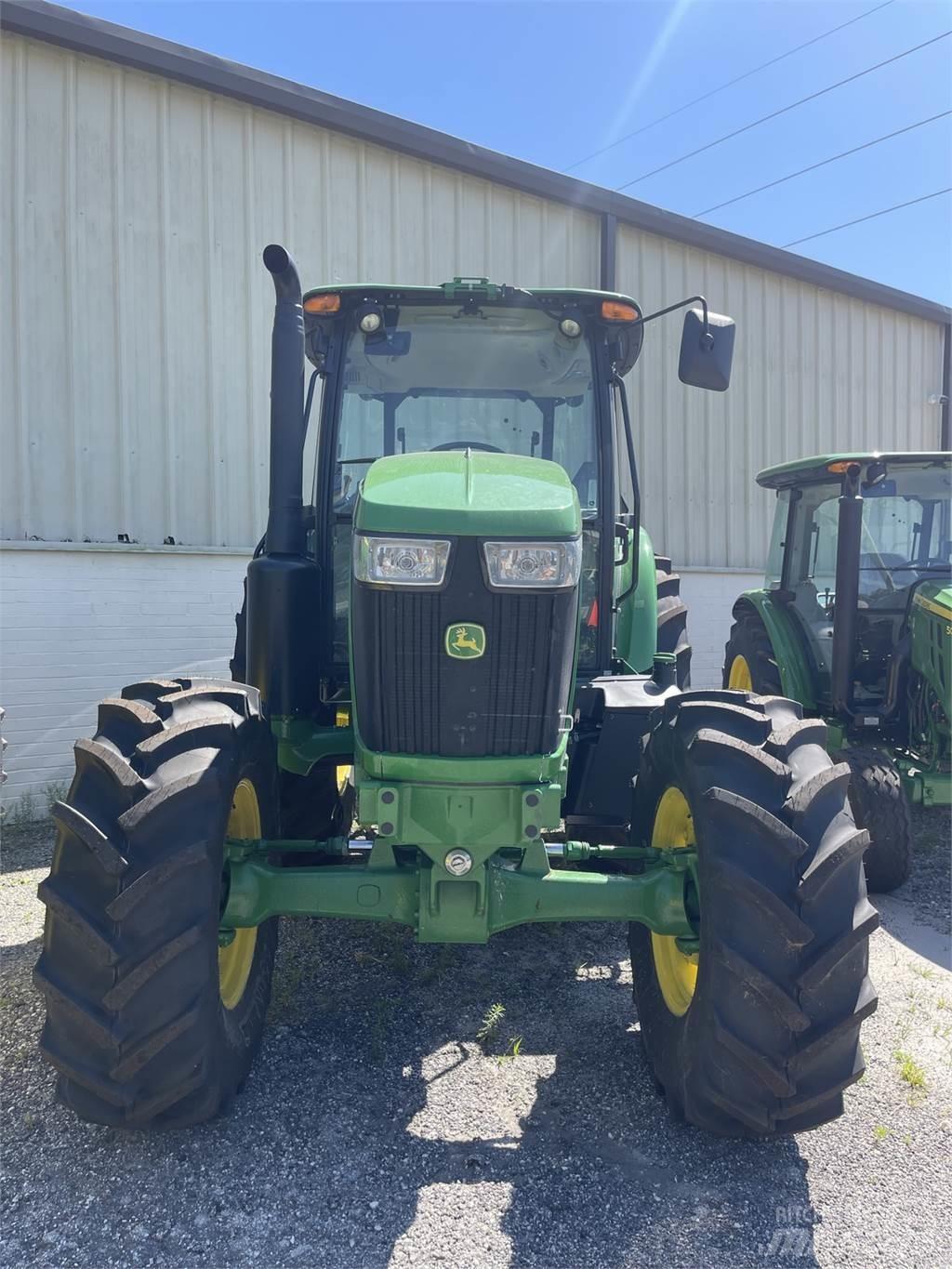 John Deere 6135E Traktorji