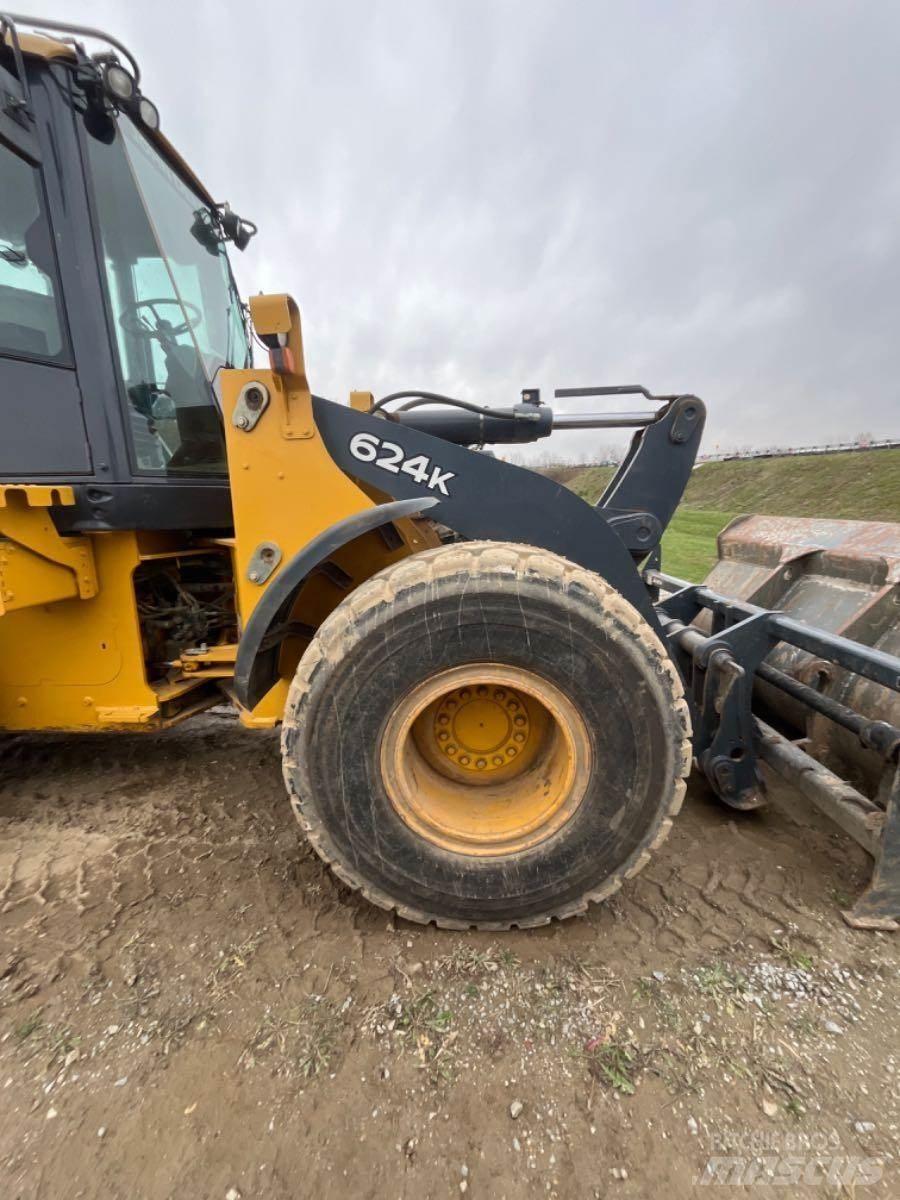 John Deere 624K Kolesni nakladalci